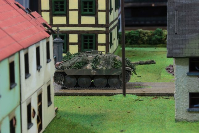 Hetzer moving to the front